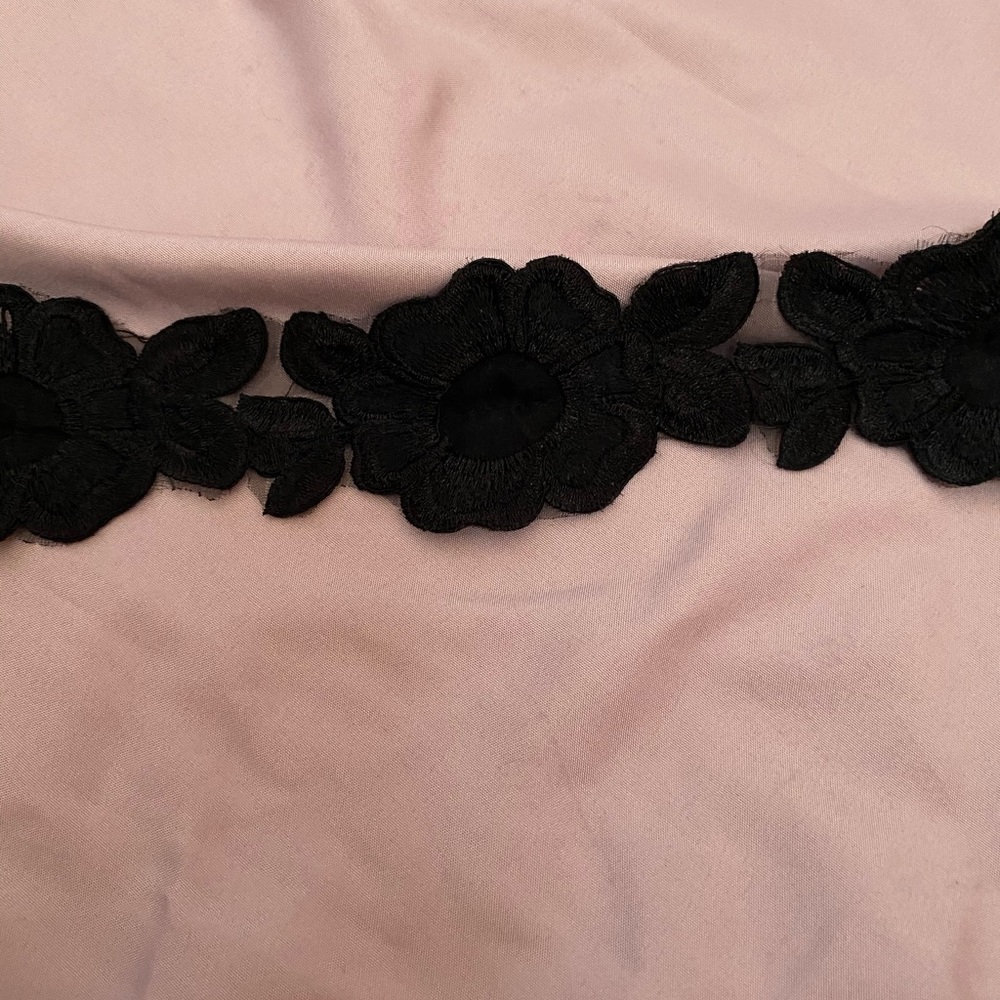 Black rose embroidered choker